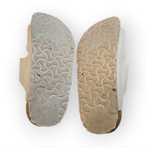 Birkenstock Arizona White Leather Big Buckle Sandals w/Silver Toned Hardware - Picture 8 of 8